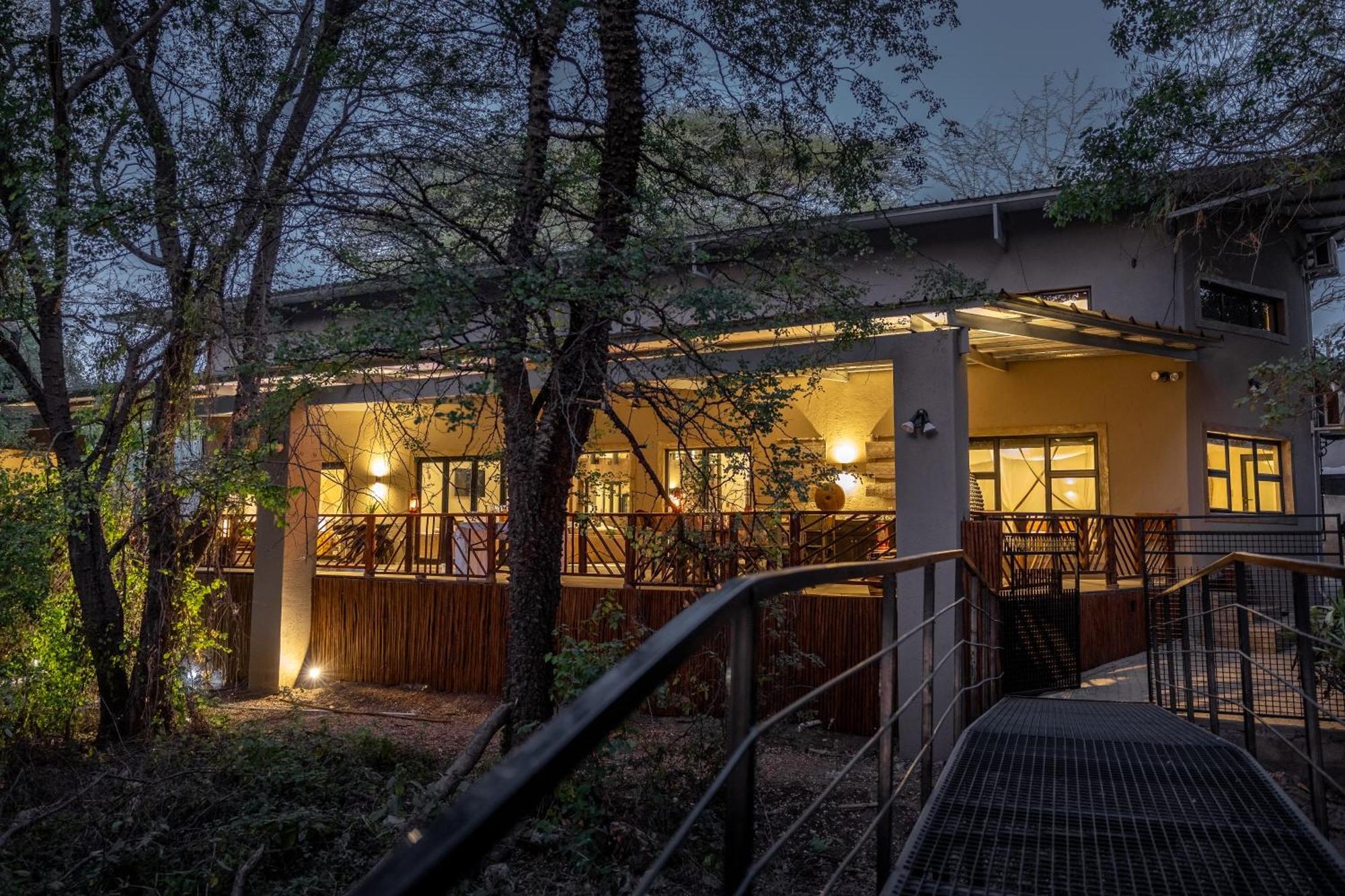 Chobe House Villa And Chalets Касане Экстерьер фото