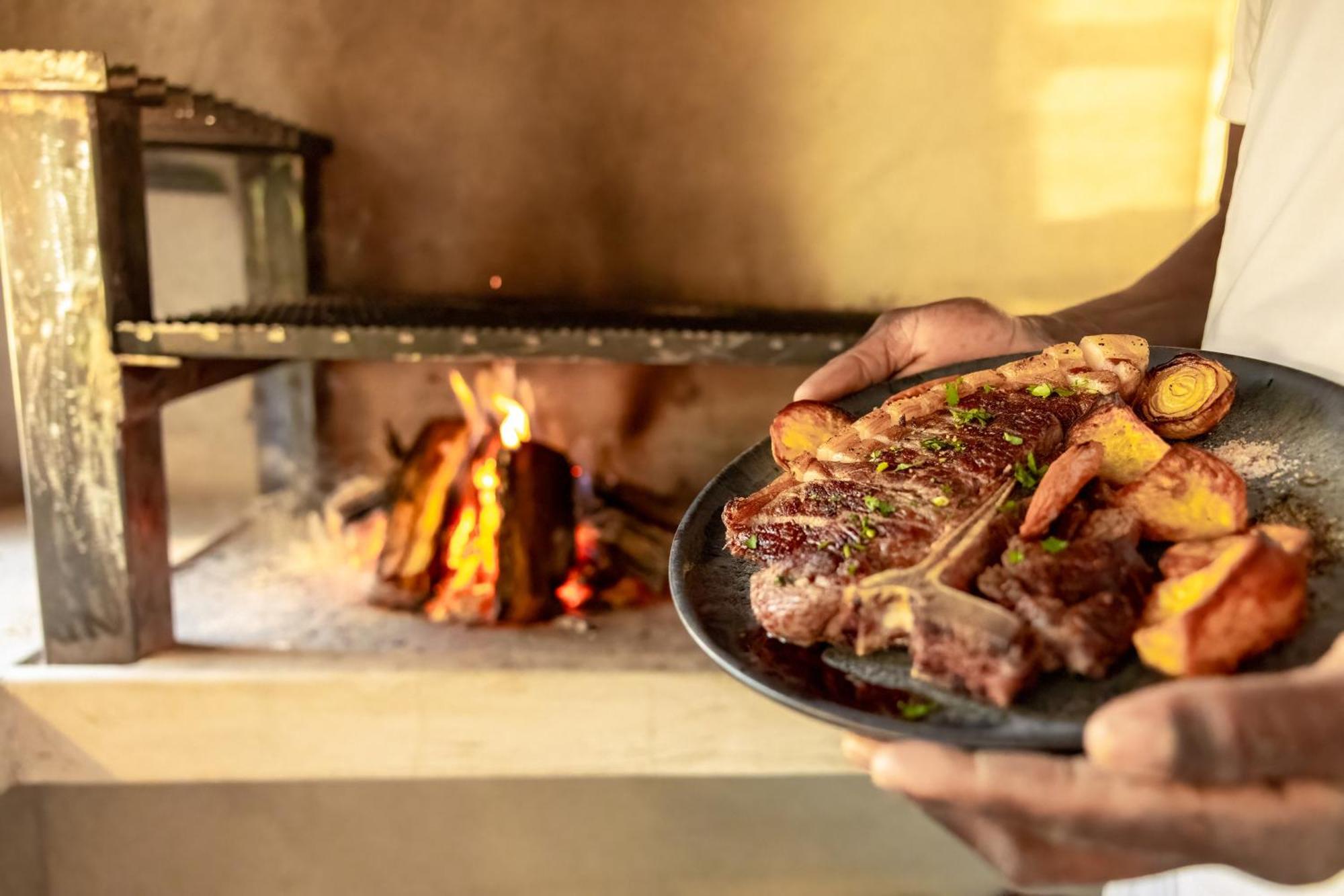 Chobe House Villa And Chalets Касане Экстерьер фото