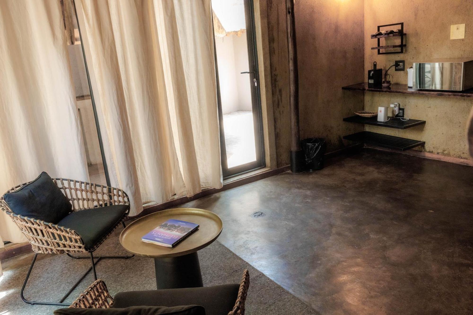 Chobe House Villa And Chalets Касане Экстерьер фото